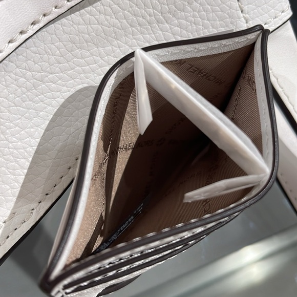 MICHAEL KORS
Reed Large Pebbled Leather Card Holder Case
Optic White 
NWT - Picture 16 of 16